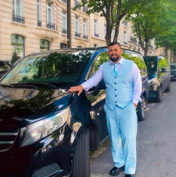 Mercedes Executive Class Van - Rezende Driver Tour